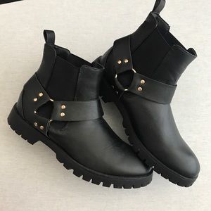 NWOT Men’s ASOS black boots